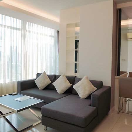 Naki Suites @ Silvertown Phnom-Penh Buitenkant foto