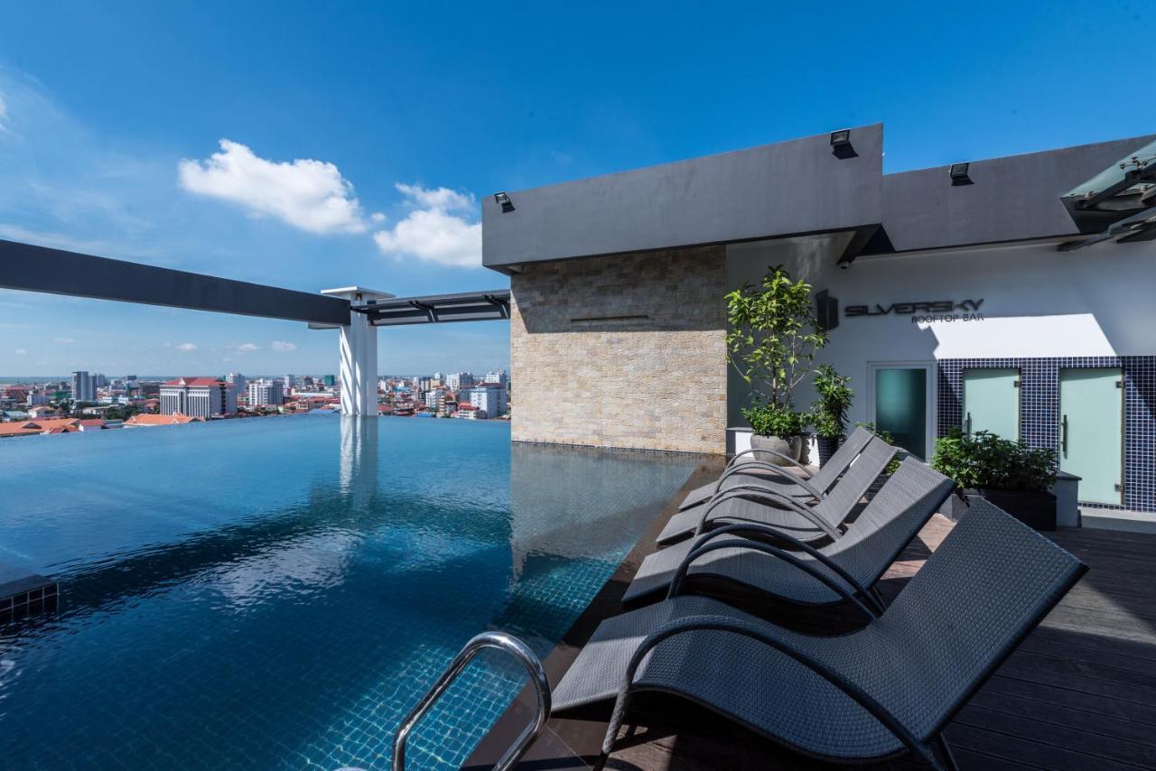 Naki Suites @ Silvertown Phnom-Penh Buitenkant foto