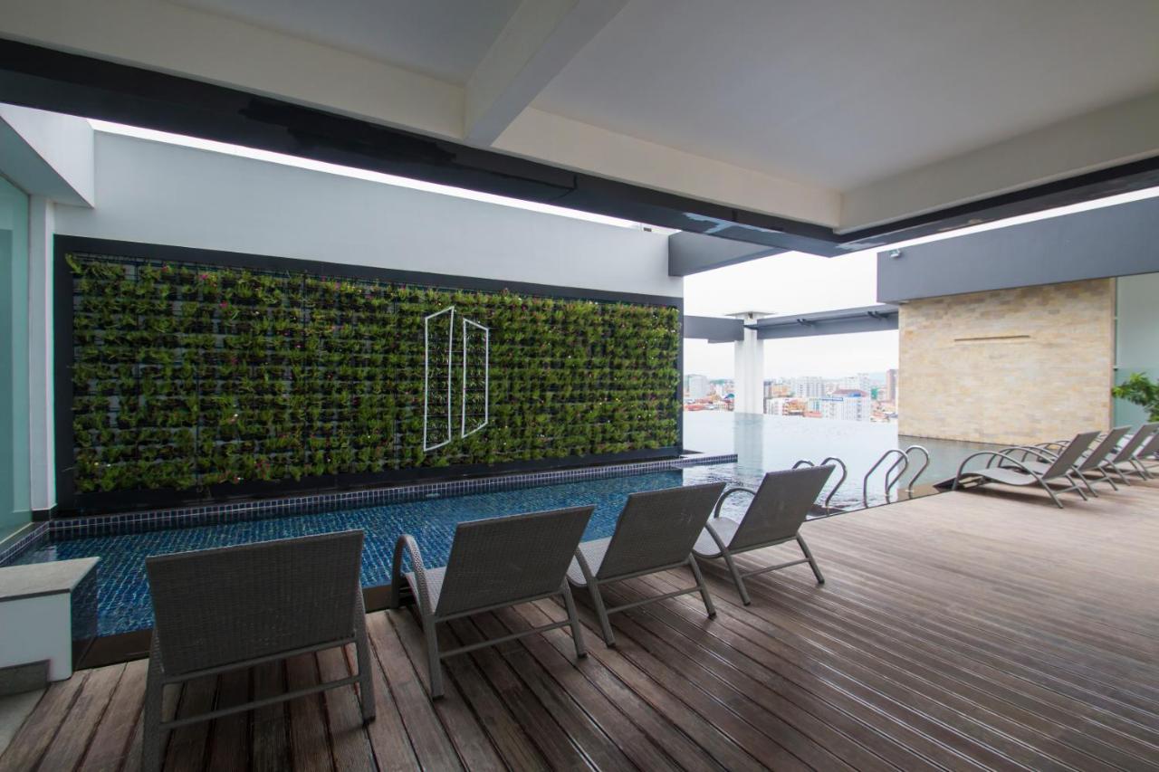 Naki Suites @ Silvertown Phnom-Penh Buitenkant foto