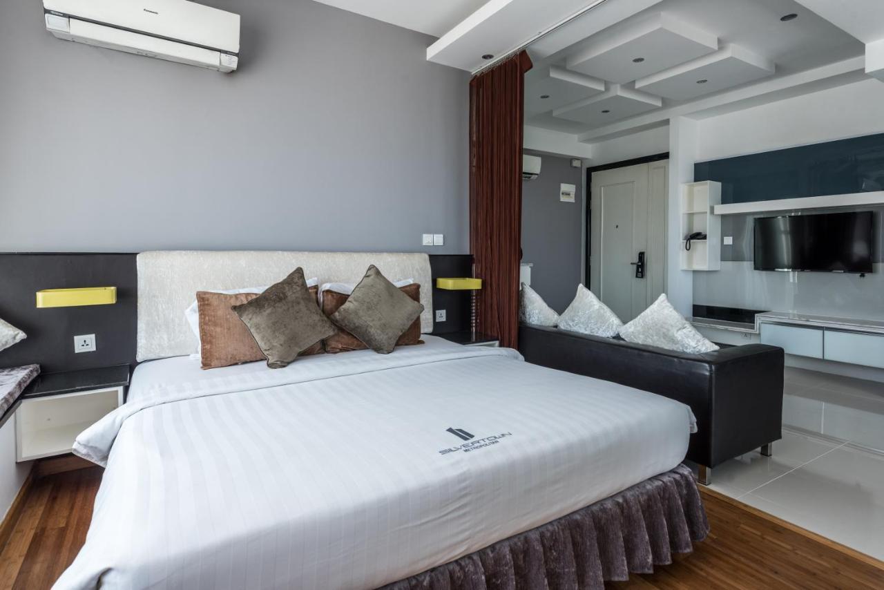 Naki Suites @ Silvertown Phnom-Penh Buitenkant foto