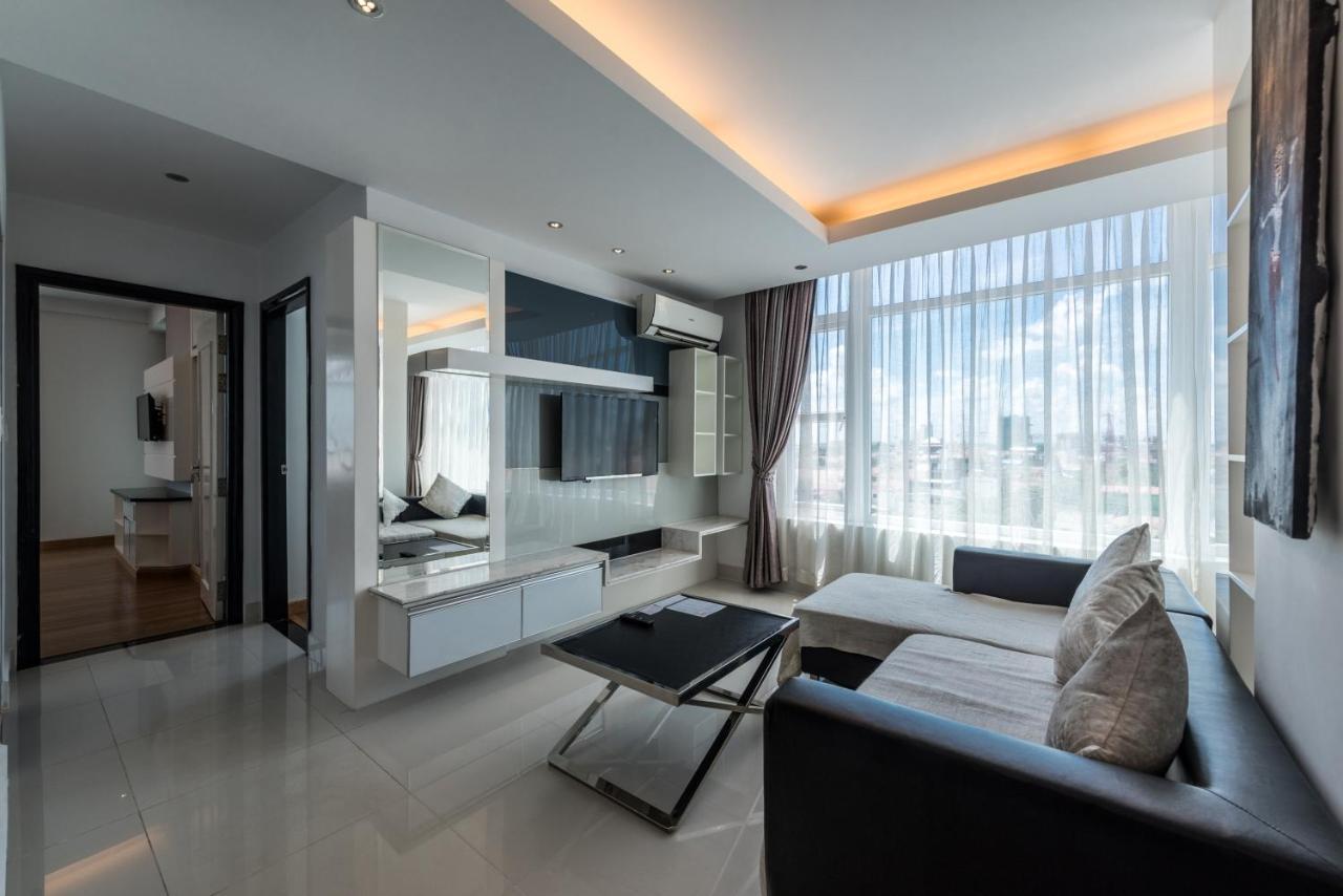 Naki Suites @ Silvertown Phnom-Penh Buitenkant foto