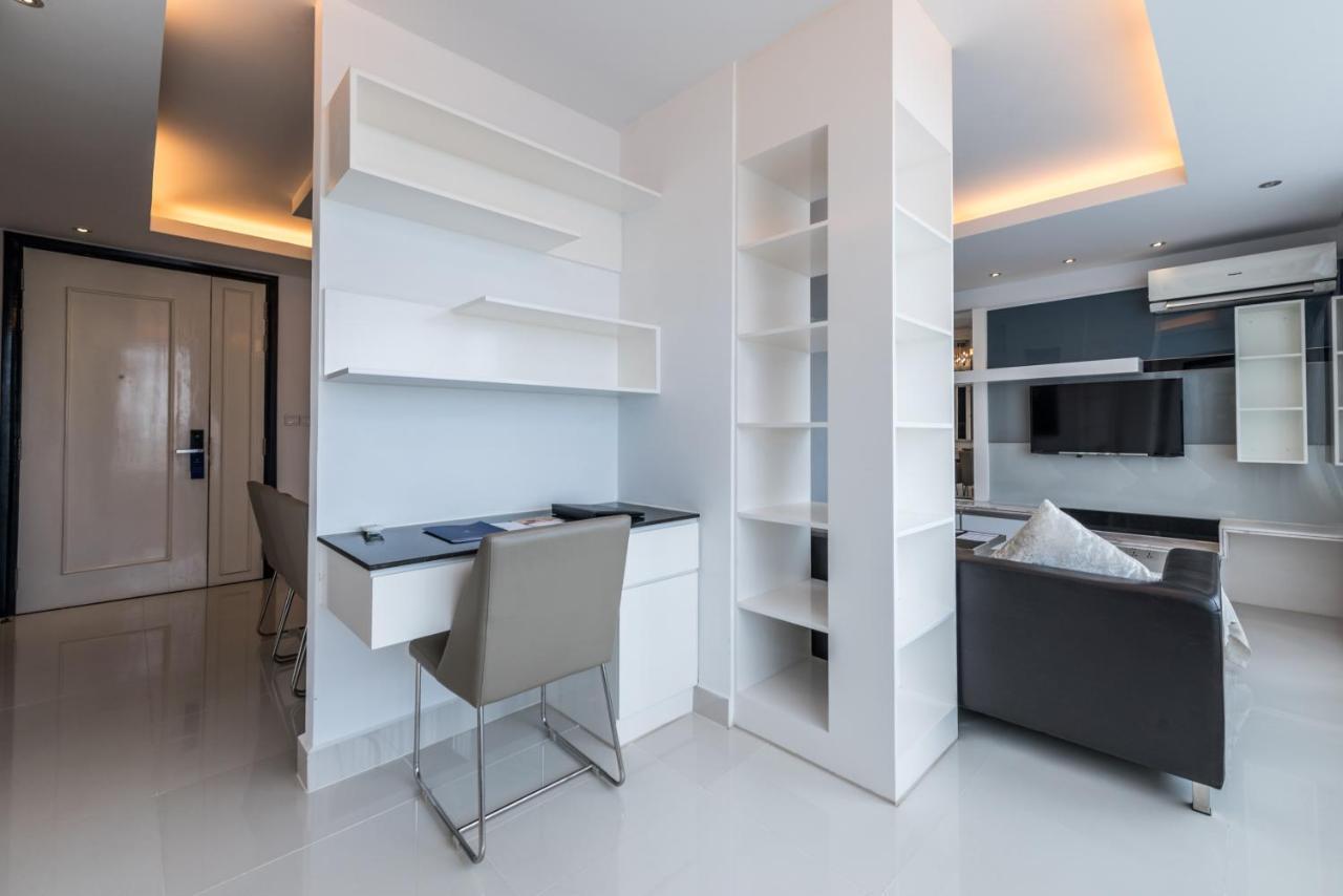 Naki Suites @ Silvertown Phnom-Penh Buitenkant foto