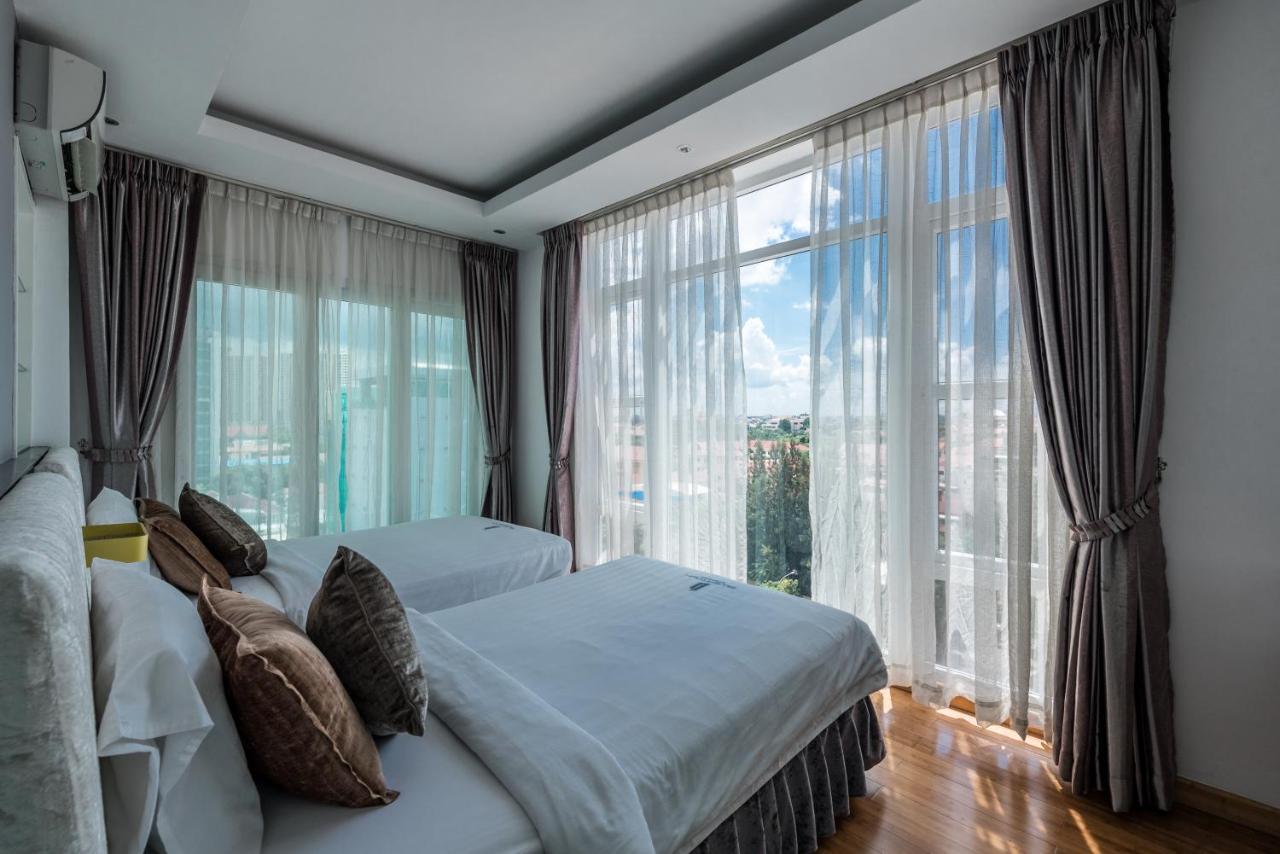 Naki Suites @ Silvertown Phnom-Penh Buitenkant foto