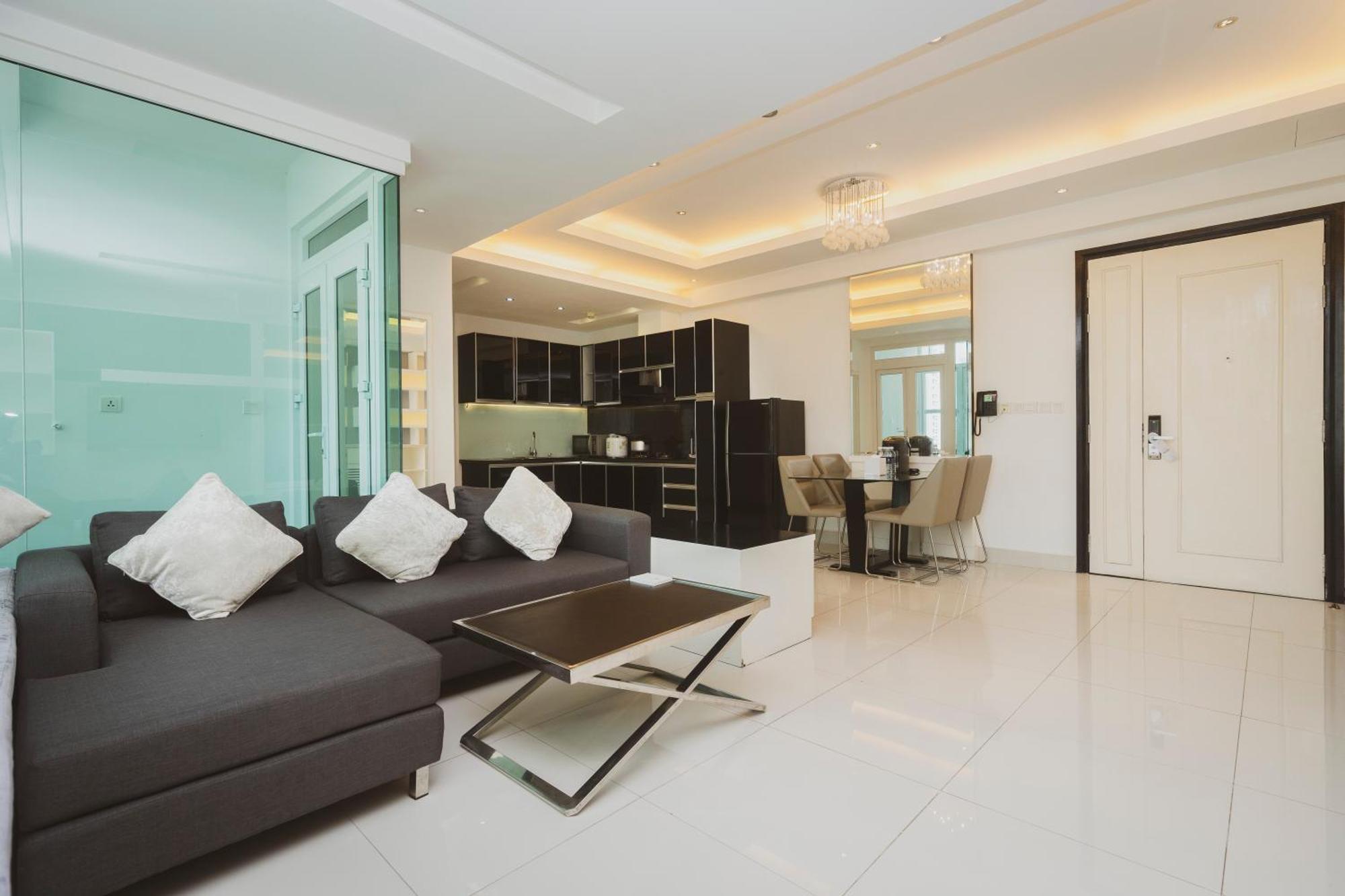 Naki Suites @ Silvertown Phnom-Penh Buitenkant foto