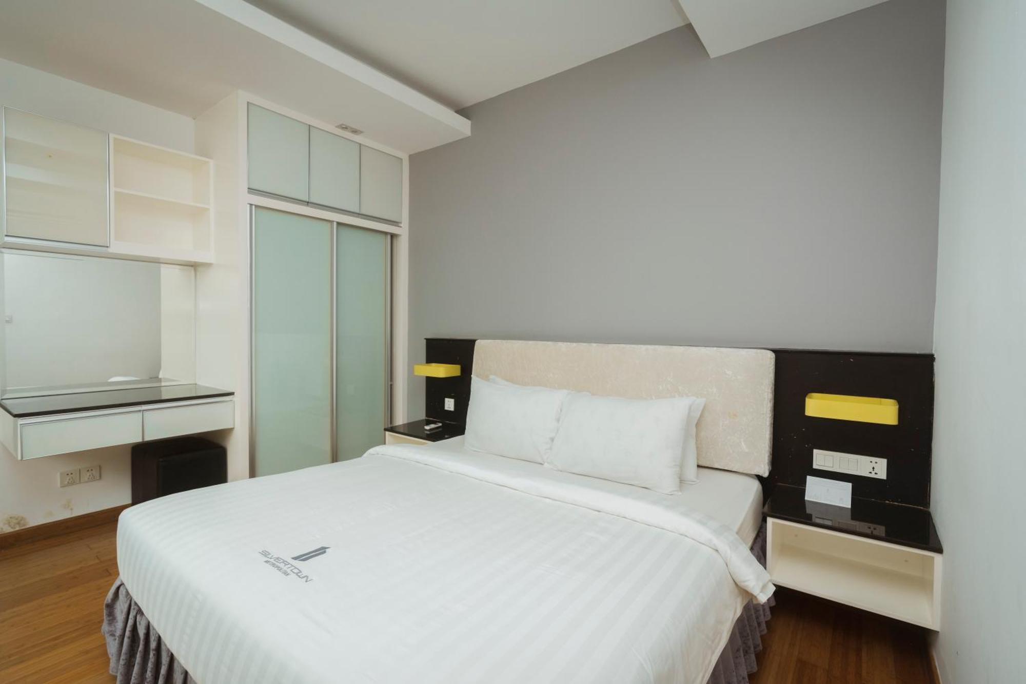 Naki Suites @ Silvertown Phnom-Penh Buitenkant foto