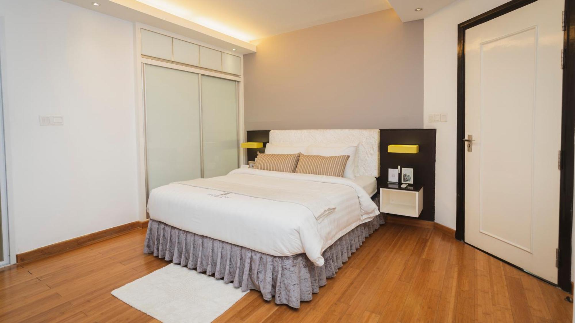 Naki Suites @ Silvertown Phnom-Penh Buitenkant foto