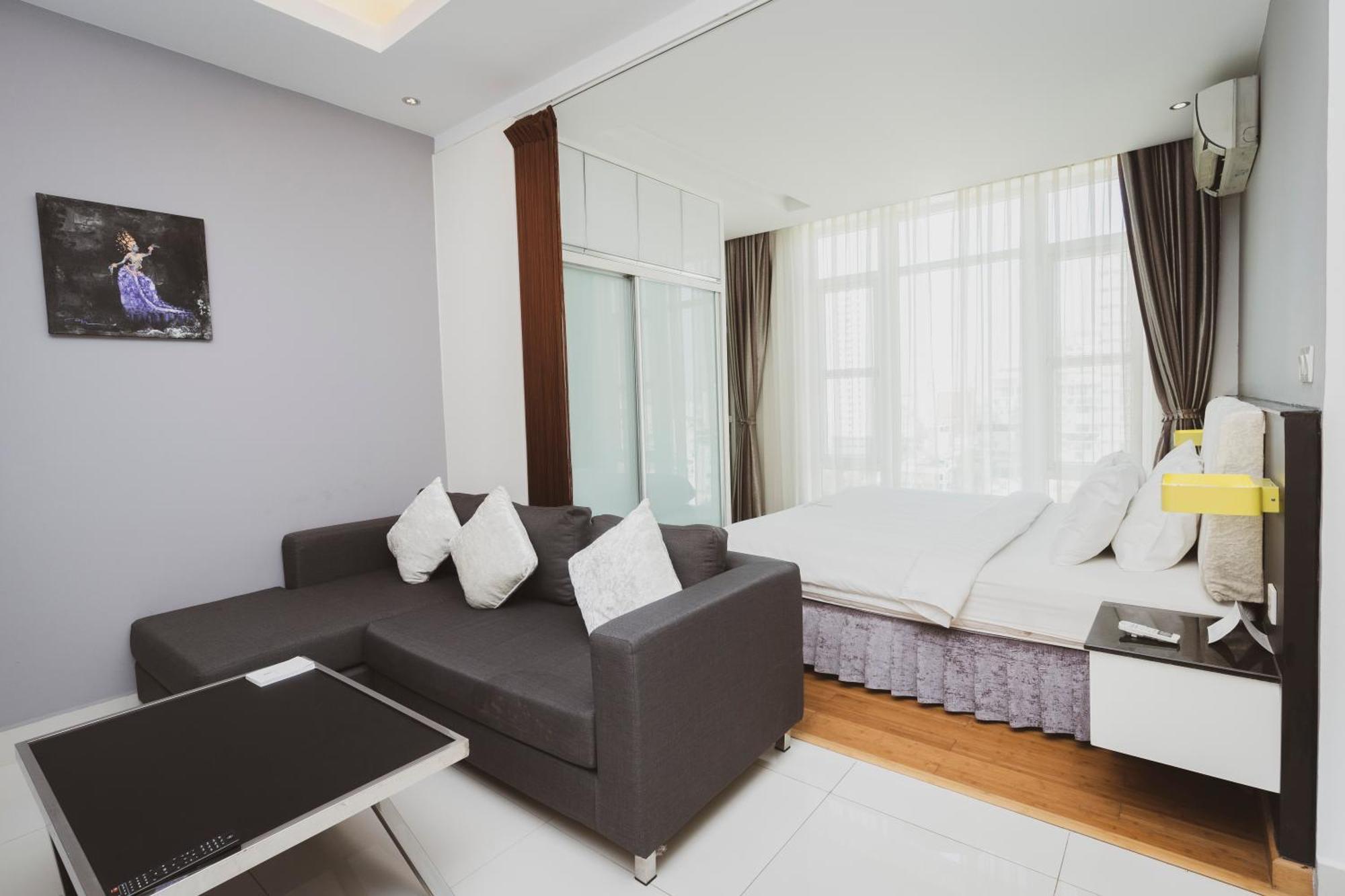 Naki Suites @ Silvertown Phnom-Penh Buitenkant foto