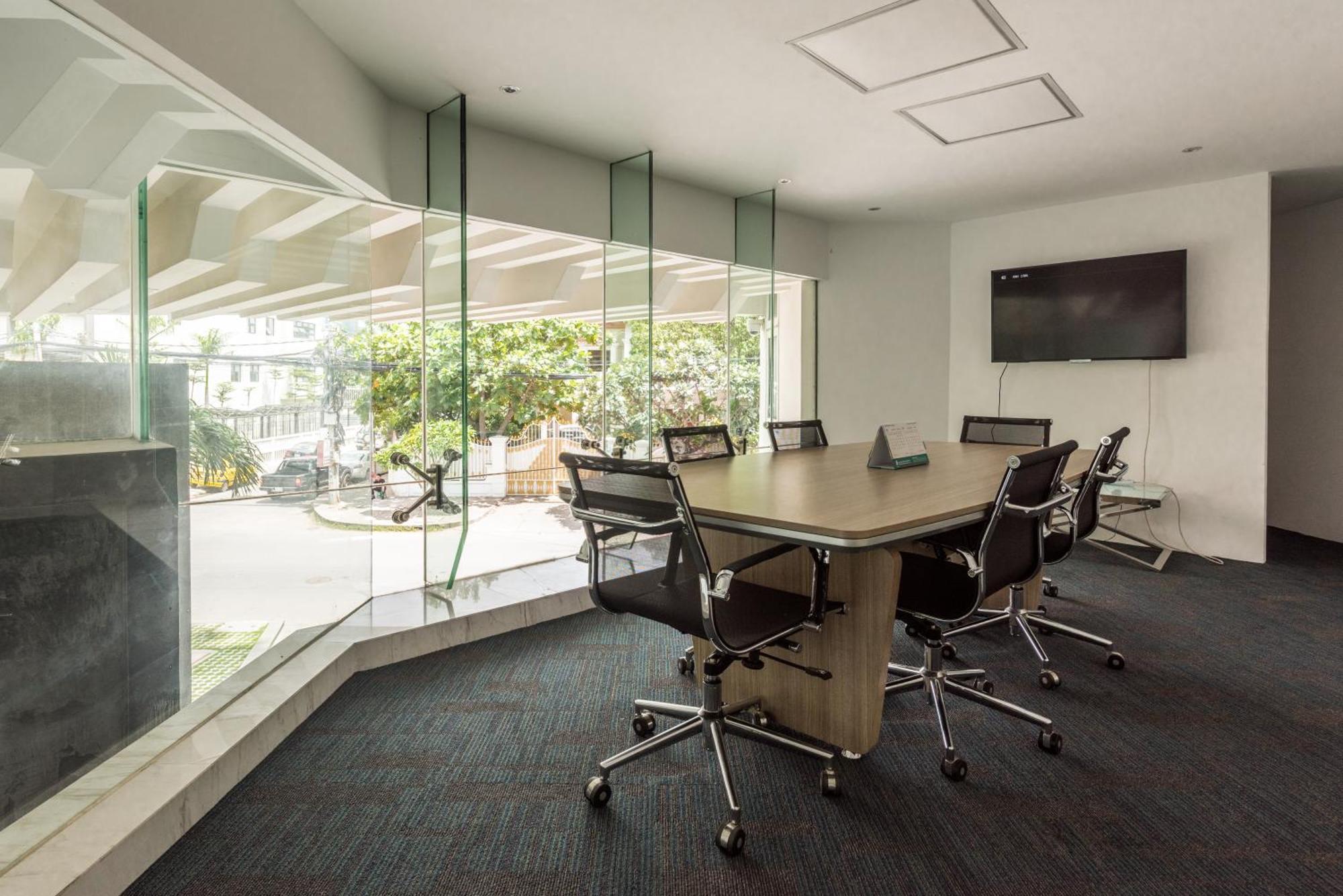 Naki Suites @ Silvertown Phnom-Penh Buitenkant foto