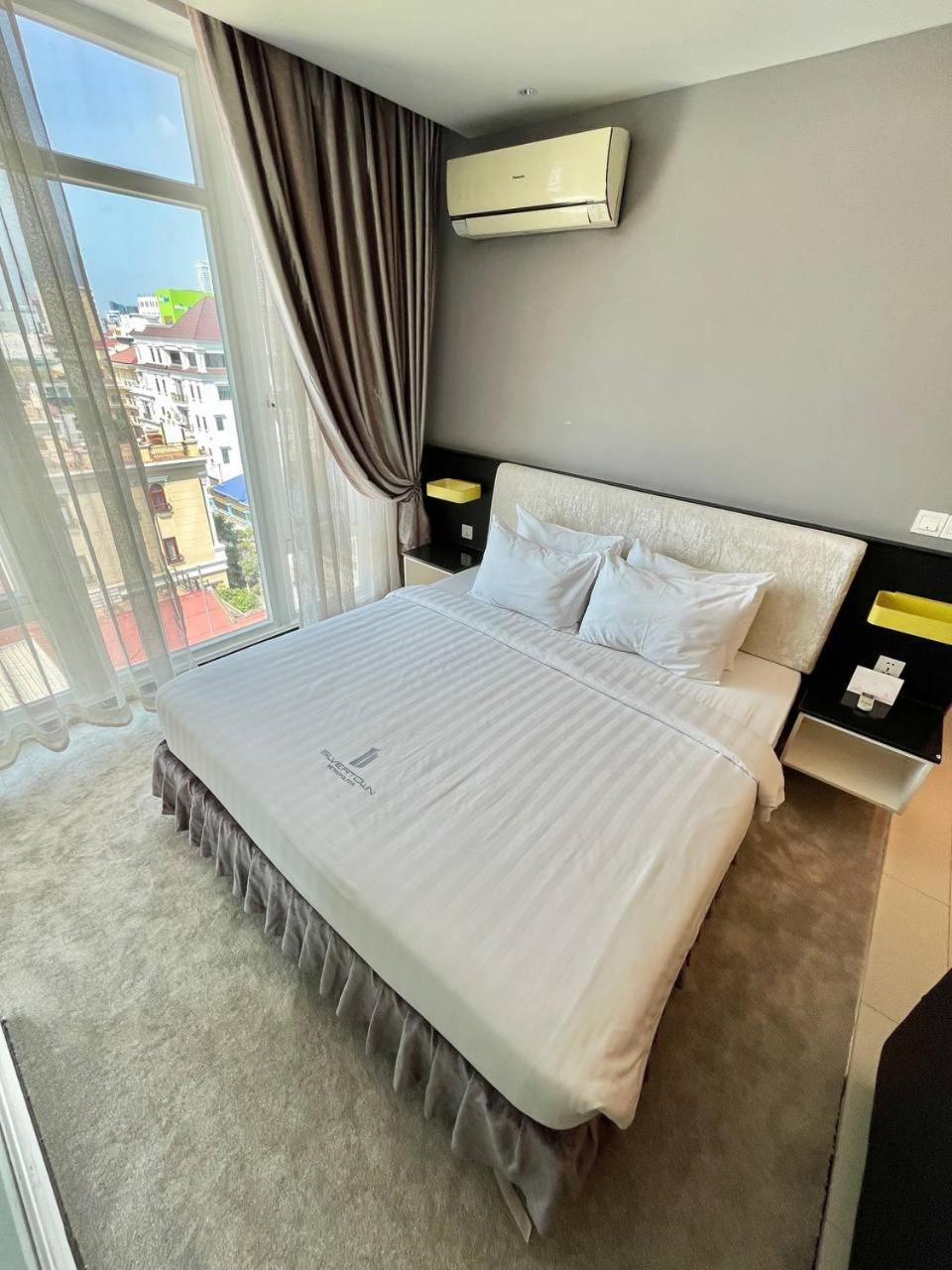 Naki Suites @ Silvertown Phnom-Penh Buitenkant foto
