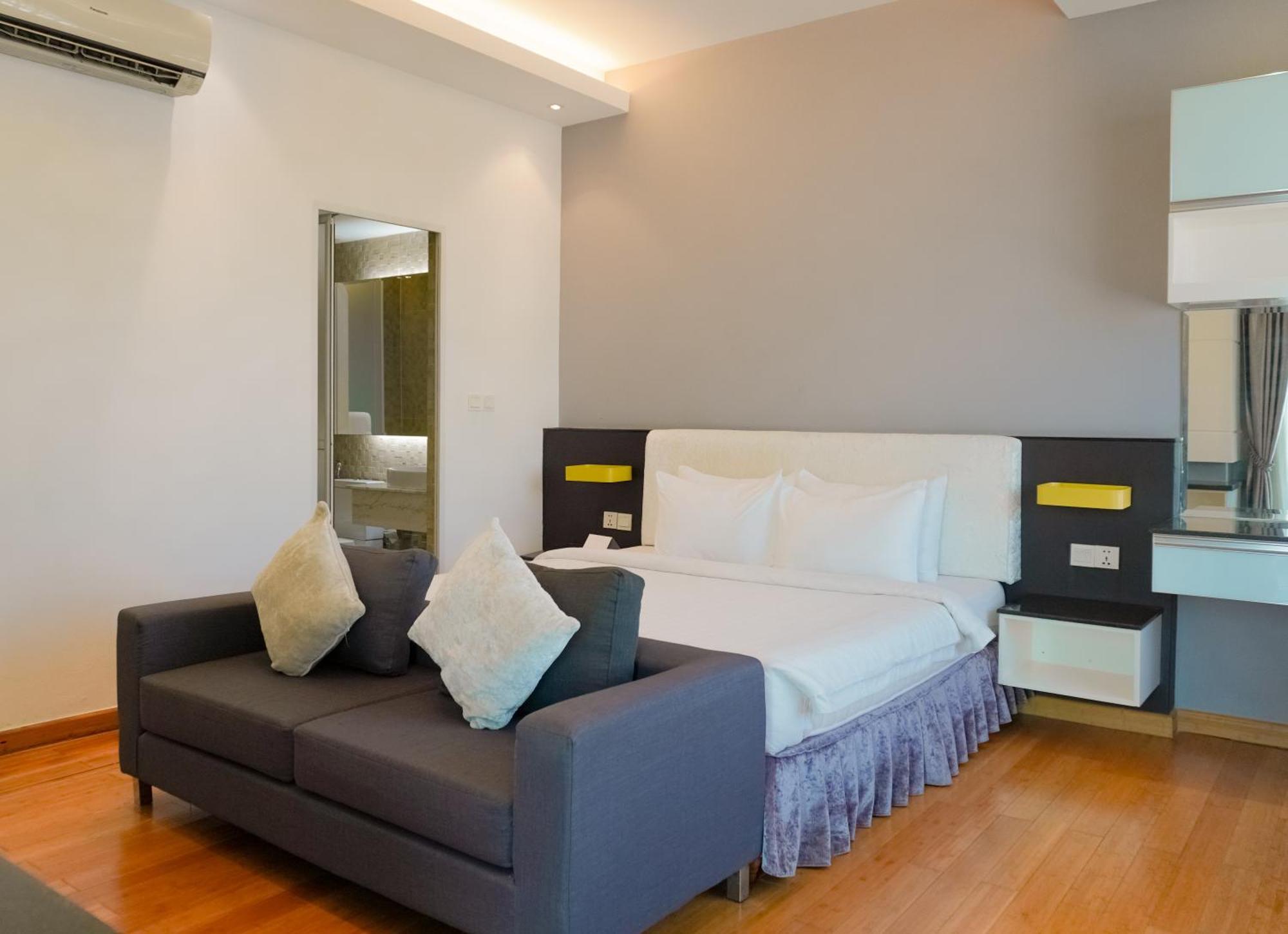 Naki Suites @ Silvertown Phnom-Penh Buitenkant foto