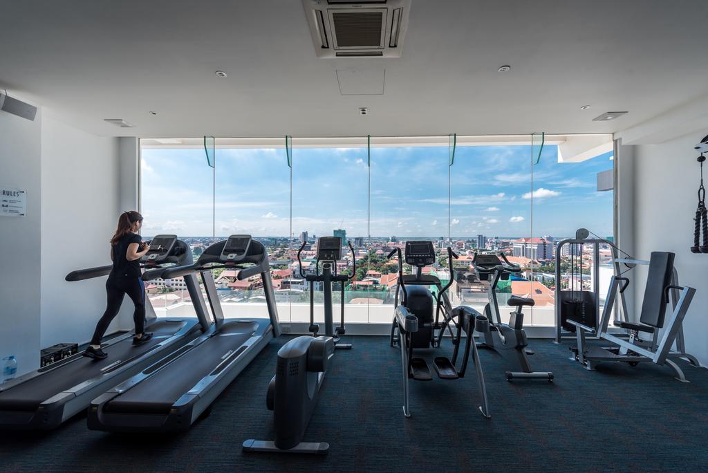 Naki Suites @ Silvertown Phnom-Penh Buitenkant foto