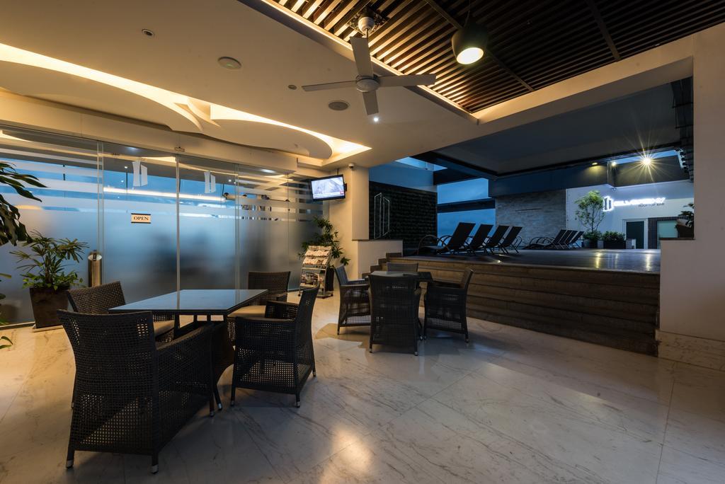 Naki Suites @ Silvertown Phnom-Penh Buitenkant foto