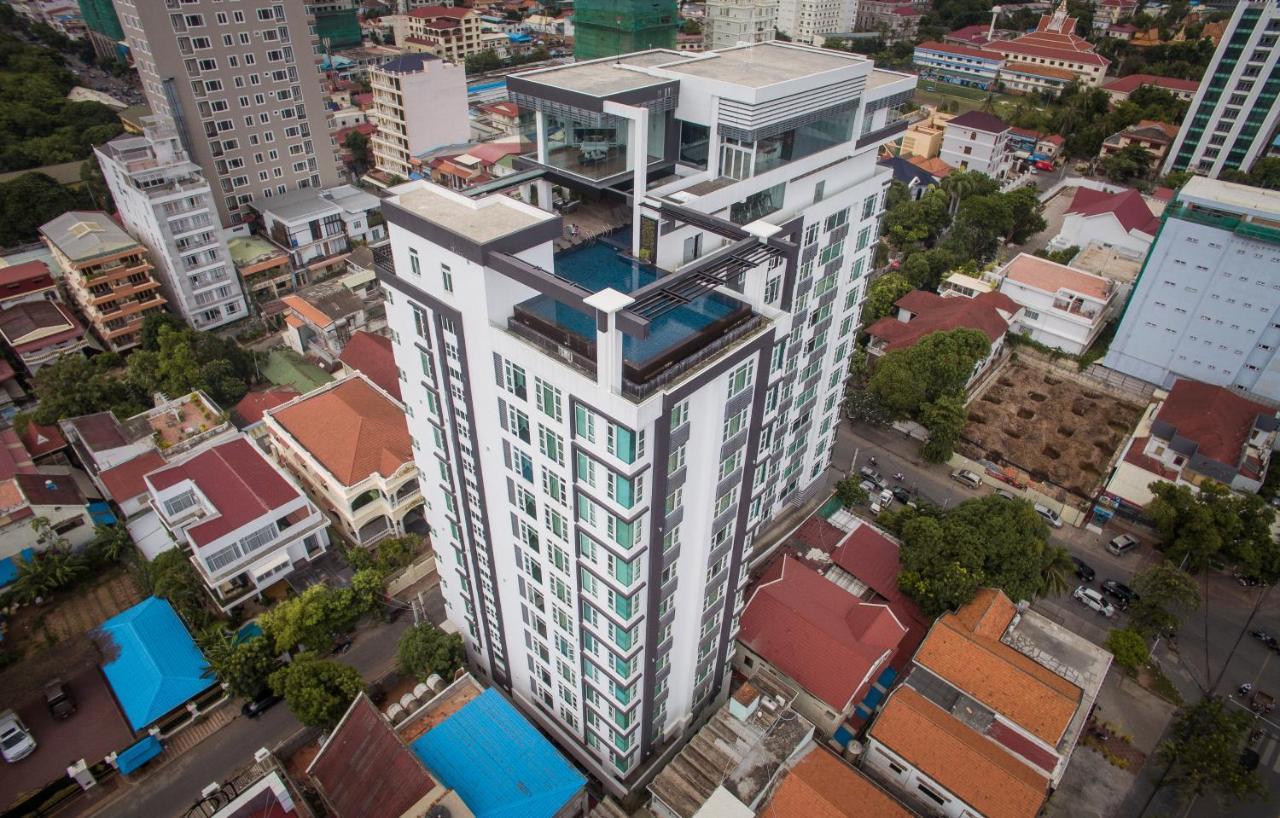 Naki Suites @ Silvertown Phnom-Penh Buitenkant foto